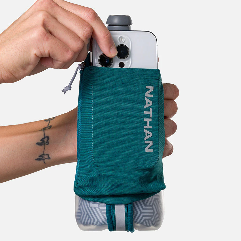 Speed Draw 2 18oz Insulted Flask by Nathan in teal with mesh pocket, handheld insulated flask keeping fluids cool for running and outdoor use