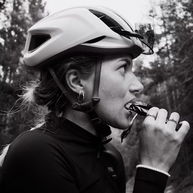 Solid 160 by Maurten in black, Swedish nutrition bar fuel ideal for runners’ daily transitions and outdoor activities