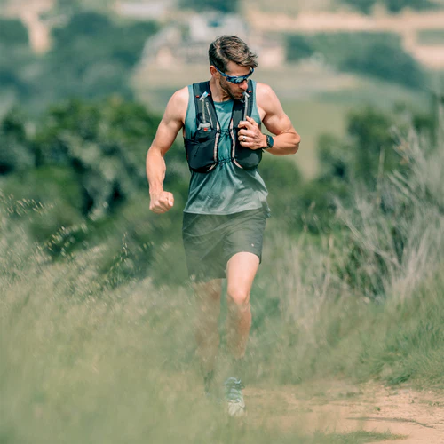 Run Flask Straw Adapter by Hydrapak in black, lightweight straw extension for running flasks for easy hydration on the trail