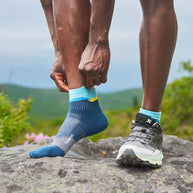 Feetures Trail Max Cushion Quarter Socks