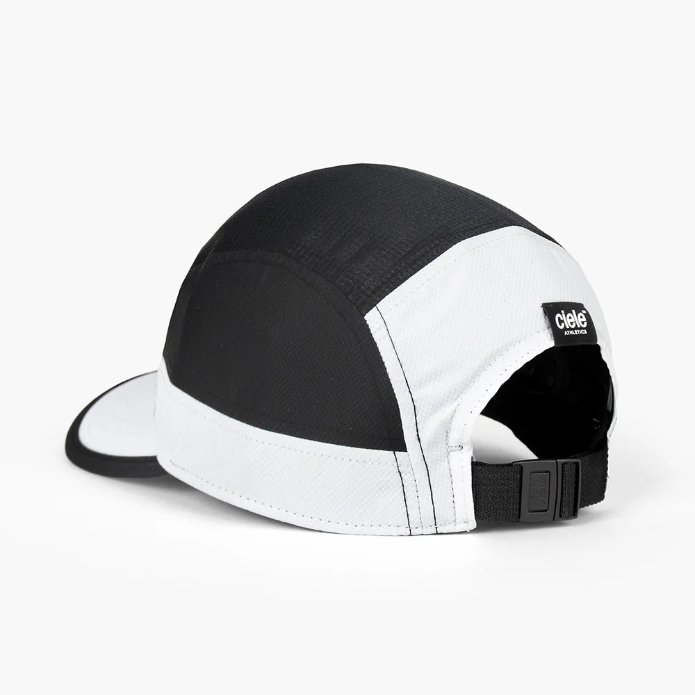 GOCapSC - Classic - CPlusBox by Ciele in black and white with SOFTcurve pre curved brim and COOLmat, ideal for running and outdoor use in Canada