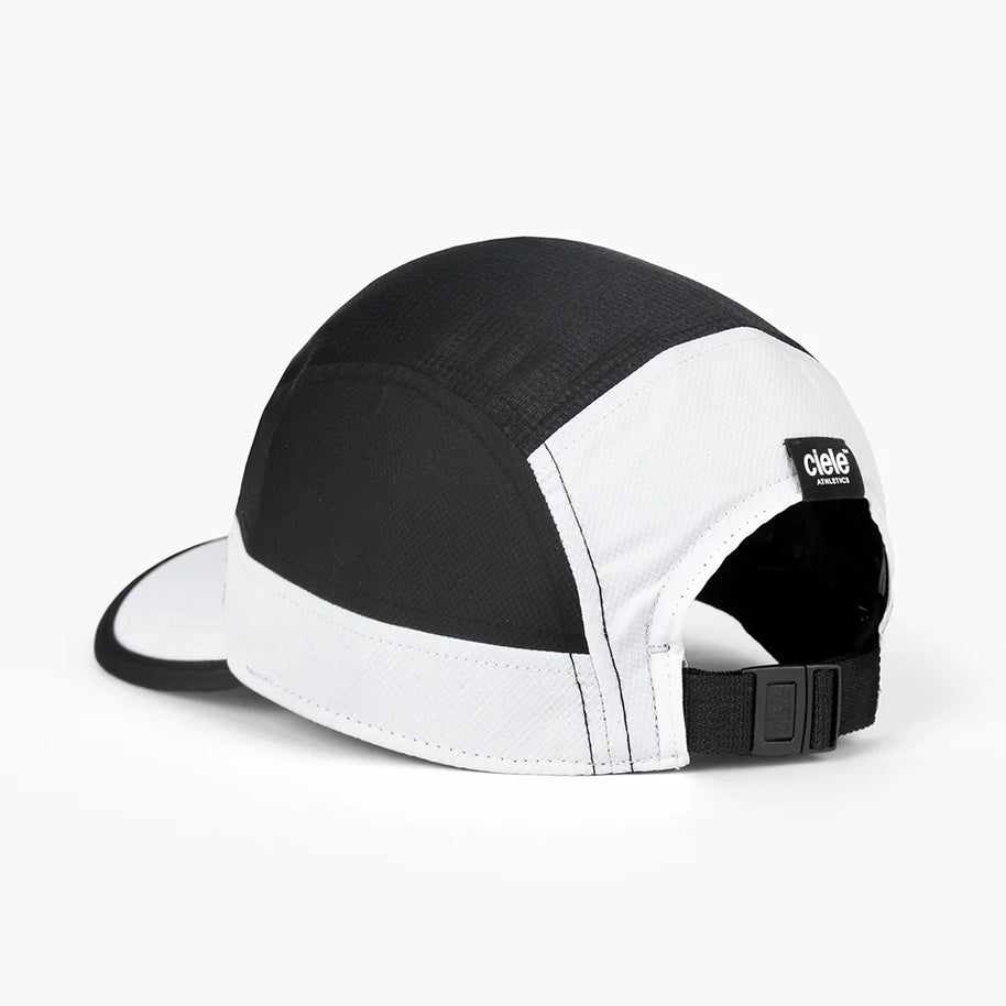 GOCapSC - Classic - CPlusBox by Ciele in black and white with SOFTcurve pre curved brim and COOLmat, ideal for running and outdoor use in Canada