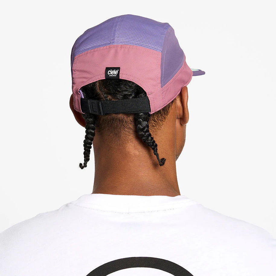 GOCap - Field - IconicBar by Ciele in purple and pink with flowmesh panels for ventilation, adjustable fit, ideal for running and outdoor use
