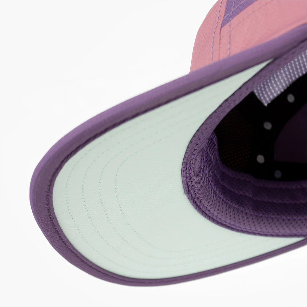GOCap - Field - IconicBar by Ciele in purple and pink with coolmatic plus flowmesh for ventilation, ideal for running and outdoor use