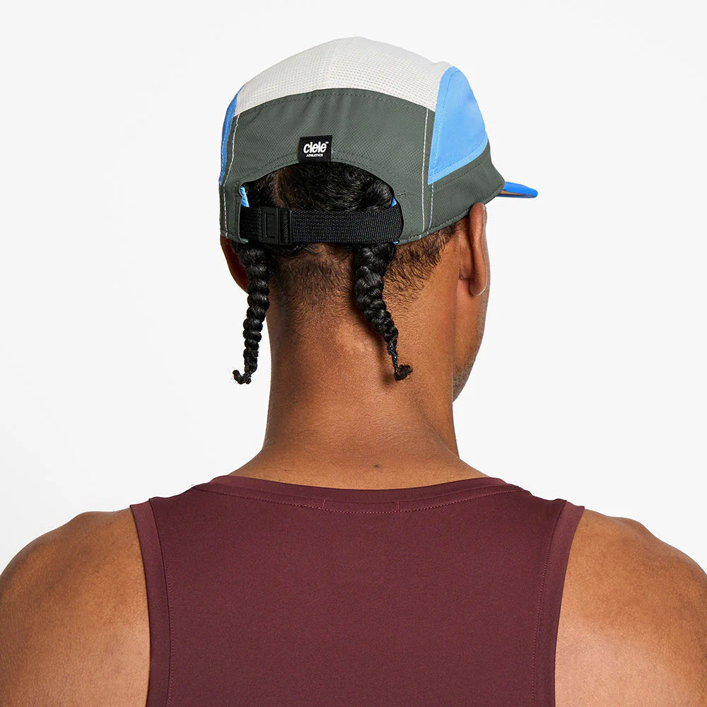 GOCap - Field - IconicBar by Ciele in blue, white, and green with coolmatic plus flowmesh for maximum ventilation, ideal for running and outdoor use