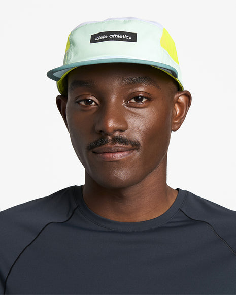 GOCap - Field - IconicBar by Ciele in light blue and neon yellow with coolmatic plus flowmesh ventilation, ideal for running and outdoor use