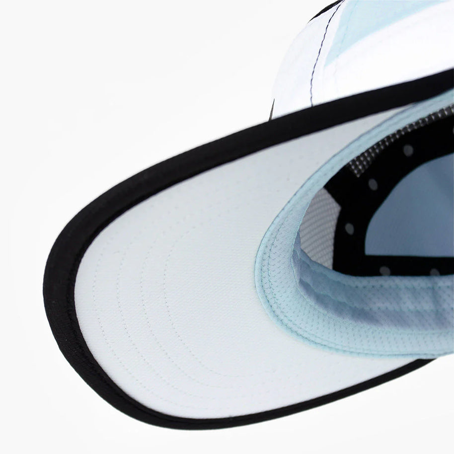 GOCap - Field - IconicBar by Ciele in light blue and black with coolmatic plus flowmesh for maximum ventilation, ideal for running and outdoor use