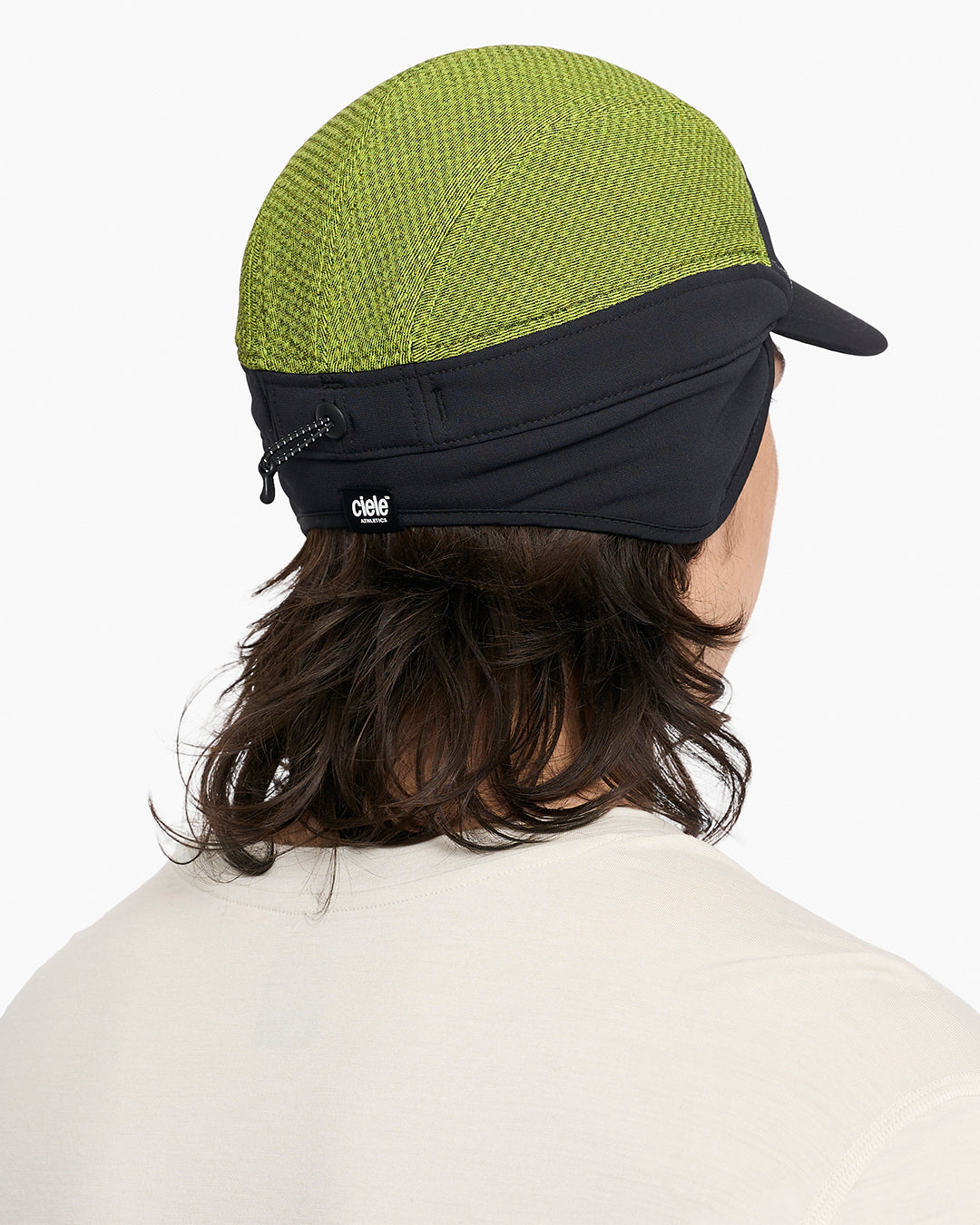 FSTCap SC - FLTWND - Iconic Athletics by Ciele in green and black with DIAMAfleece lite, breathable warmth for winter running in Canada