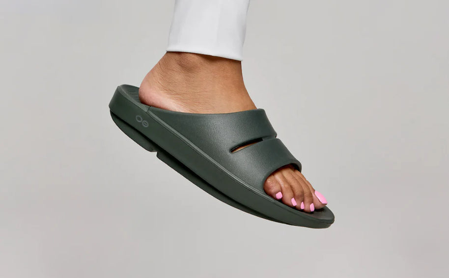 OOahh - Unisex by Oofos in dark green with agile OOfoam strap for impact absorption, ideal for comfort and recovery use