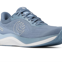 Front three-quarter view of the Topo Ultrafly 6 women's road running shoe in Blue/White