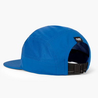 Back three-quarter view of the Ciele GOCap Comp Ninety in Azure with mesh side panel and black strap