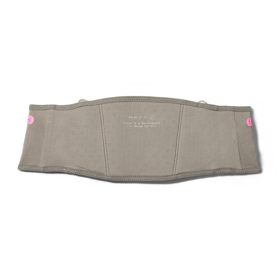 Inner side of the Norda x Raide LF 2L Running Belt in taupe showing the printed label and pink toggles