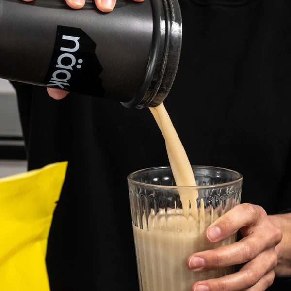 Protein Powder Vanilla by Näak in creamy beige, high-protein powder for muscle recovery and rehydration for endurance athletes in Canada