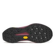 Outsole of the Saucony Peregrine 16 men's trail running shoe in White/Crimson, black lugs with Vibram logo