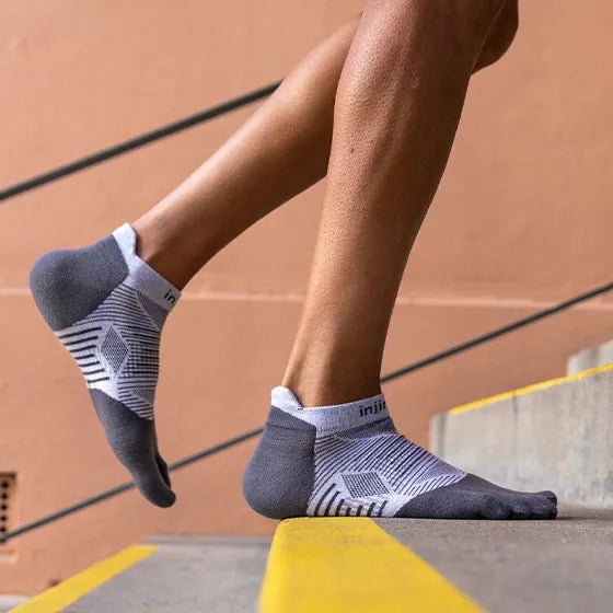 Injinji Run Lightweight No-Show - Unisex grey and white five-toe socks designed to reduce friction and prevent blisters for running.